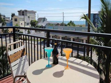Great Two Bedroom Steps from Maderia Beach